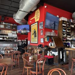Luigi's Coal Oven Pizza - Indoor sitting area