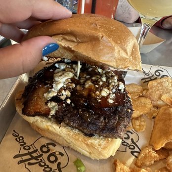 Roadhouse - Fig burger, delicious! - New American Near Me - Kingsburg, California Roadhouse - Fig burger, delicious! - New American Near Me - Kingsburg, California