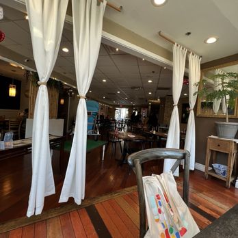 Saigon Kitchen - Interior - Vietnamese Near Me - Fort Lee, New Jersey