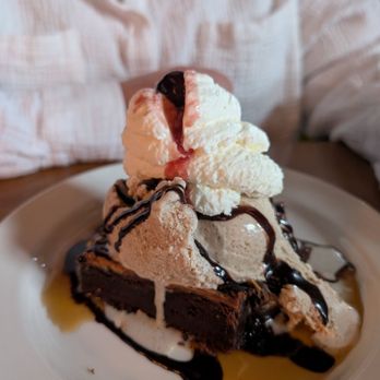 McMenamins Elks Temple - Black & Tan Brownie Sundae - Brewpubs Near Me - Tacoma, Washington McMenamins Elks Temple - Black & Tan Brownie Sundae - Brewpubs Near Me - Tacoma, Washington