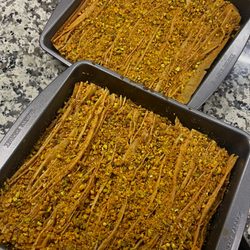 Bakla Baes - Homemade baklava with roasted pistachios