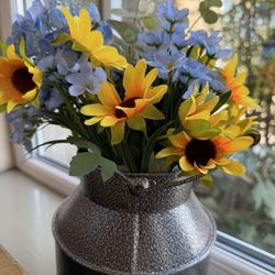 Mckees Farm Shop - Decor