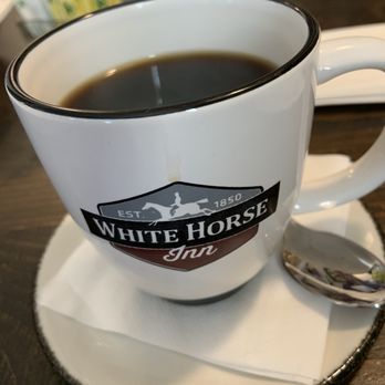 The White Horse Inn - American Near Me - Metamora, Michigan