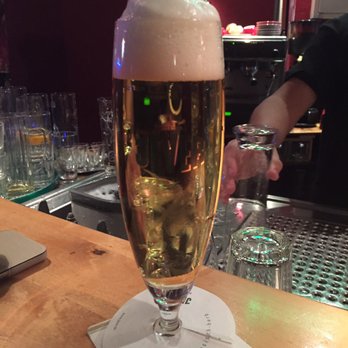 Lola Bar - Ein Jever vom Fass - Bars Near Me - Hamburg, HH
