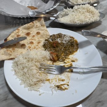 Star Indian Restaurant - Chicken tikka saag with garlic naan - Indian Near Me - Harrison, Ohio Star Indian Restaurant - Chicken tikka saag with garlic naan - Indian Near Me - Harrison, Ohio