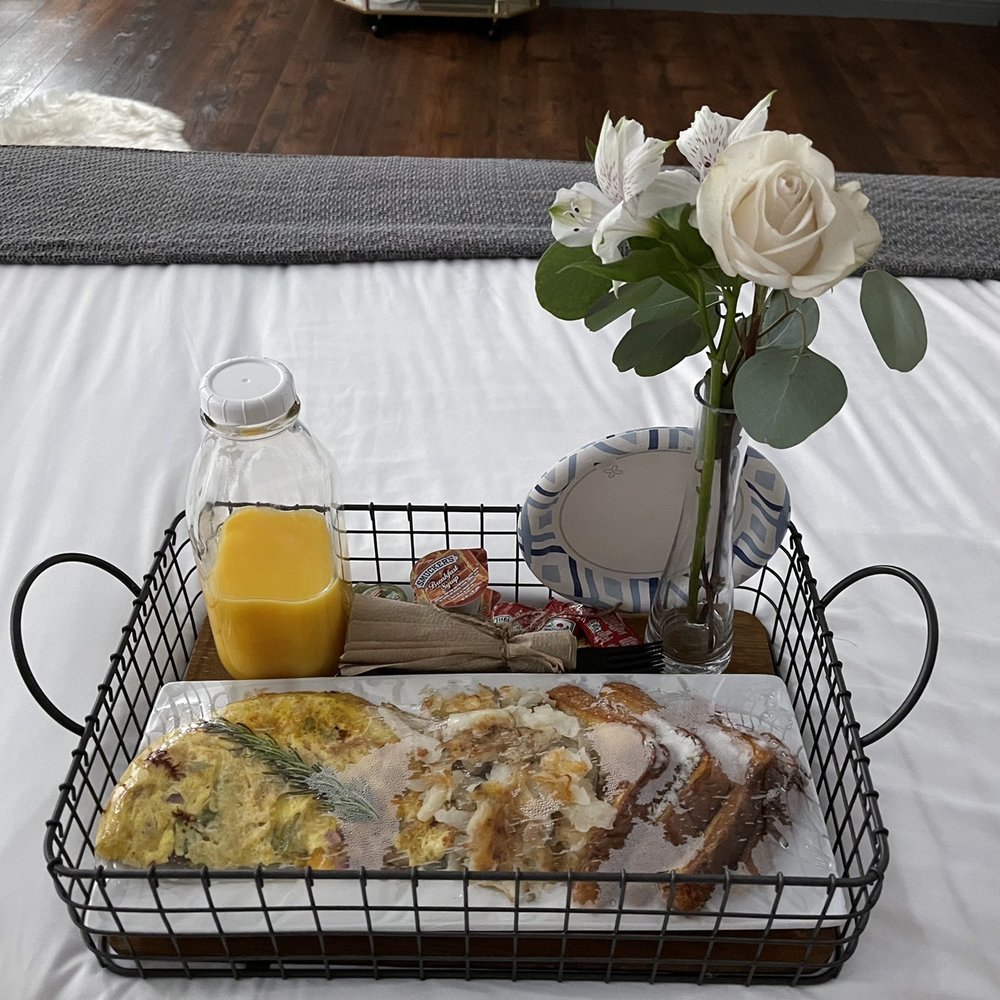 The Vine House Bed & Breakfast - Breakfast in bed right at 9am! - Bed & Breakfast Near Me - Temecula, California The Vine House Bed & Breakfast - Breakfast in bed right at 9am! - Bed & Breakfast Near Me - Temecula, California