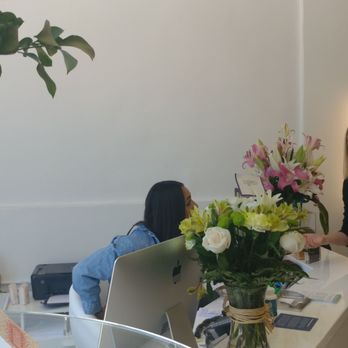 A.T. Tramp - Front desk - Hair Salons Near Me - Beverly Hills, California