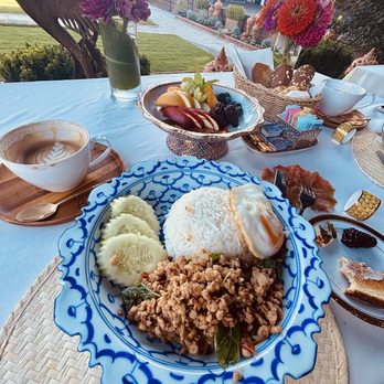 Bann at Oak Knoll Napa - Beautifully plated and delicious breakfast served on Thai dishware. - Bed & Breakfast Near Me - Napa, California Bann at Oak Knoll Napa - Beautifully plated and delicious breakfast served on Thai dishware. - Bed & Breakfast Near Me - Napa, California
