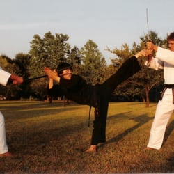 Master S H Yu Martial Arts - Defense against two opponents