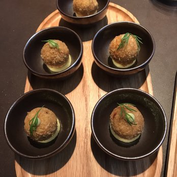 Ze Kitchen Galerie - Amuse-bouche: wagyu beef with a thin crust cover bedded on sauce with a touch of wasabi. The mild wasabi flavor was excellent. - French Near Me - Paris, 75 Ze Kitchen Galerie - Amuse-bouche: wagyu beef with a thin crust cover bedded on sauce with a touch of wasabi. The mild wasabi flavor was excellent. - French Near Me - Paris, 75