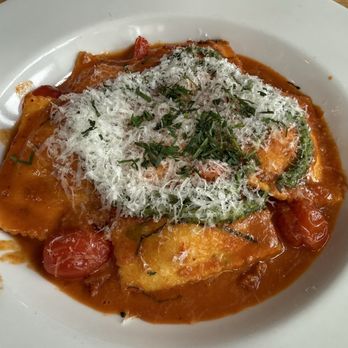 Magnone's Italian Kitchen - Ravioli con burrata - Italian Near Me - Blue Mountains, Ontario Magnone's Italian Kitchen - Ravioli con burrata - Italian Near Me - Blue Mountains, Ontario