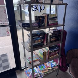 Brooster's Coffee - Nice book corner
