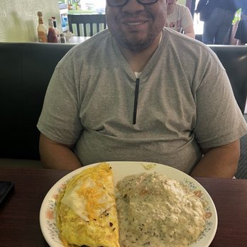 Grandma's Corner Restaurant - Enjoying a Saturday morning breakfast - American Near Me - Seaside, Oregon