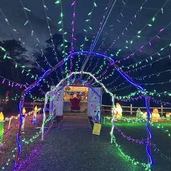 Lake Linda's Christmas Lights - Community Service/Non-Profit Near Me - Hampstead, North Carolina Lake Linda's Christmas Lights - Community Service/Non-Profit Near Me - Hampstead, North Carolina