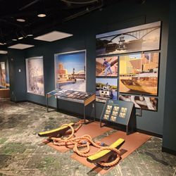 Mississippi River Visitor Center - Knot tying exhibit