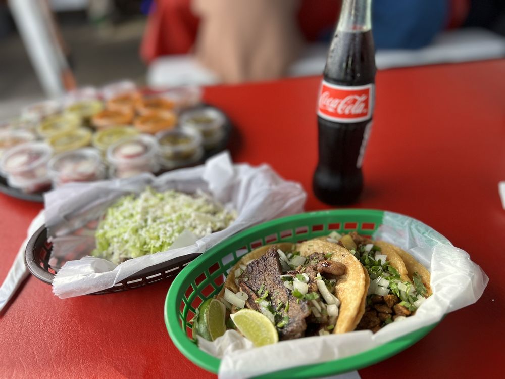 Food from Tacos Azcatl