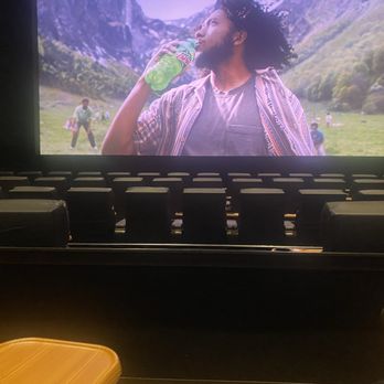 Regal Lynbrook - Cinema Near Me - Lynbrook, New York