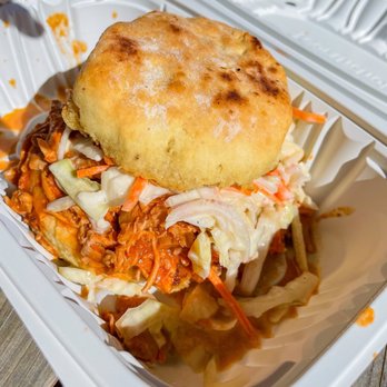 Smoked Biscuit - Q and Slaw with chicken - Food Trucks Near Me Smoked Biscuit - Q and Slaw with chicken - Food Trucks Near Me