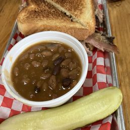 Pulled pork sandwich and baked beans Pulled pork sandwich and baked beans