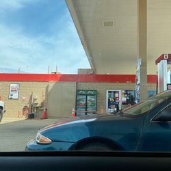 Murphy Oil USA - Getting gas . Very clean bathroom .