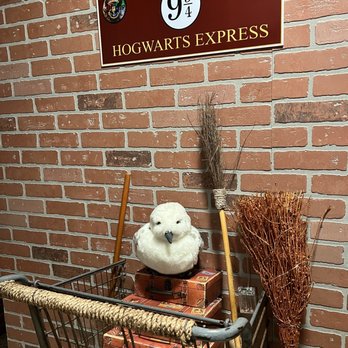 Potter Pizza - decoration - Pizza Near Me - Isabela, Puerto Rico