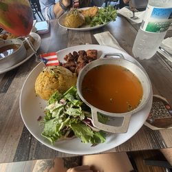 Parada Tipica - Mofongo con caldo, carne frita y ensalada