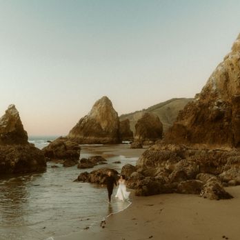 Emilee Setting Photo - Oregon coast elopement by Emilee Setting Photo elopement photographer - Event Photography Near Me - Bend, Oregon