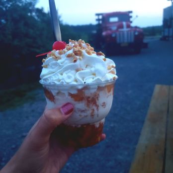 Circle R Fruit Farms - Fresh peach sundae - Farmers Market Near Me - Waterport, New York