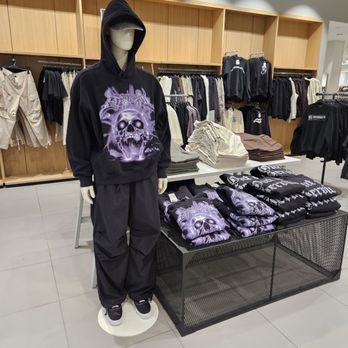H&M - Hoodie - Women's Clothing Near Me - Los Angeles, California H&M - Hoodie - Women's Clothing Near Me - Los Angeles, California