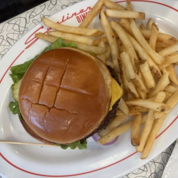 Sunliner Diner - Classic hamburger and fries - Diners Near Me - Pigeon Forge, Tennessee