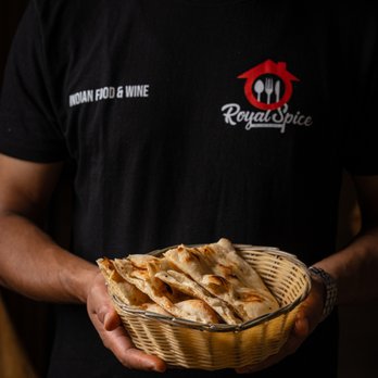 Royal Spice Restaurante - Naan bread at Royal Spice. - Indian Near Me - Lisbon, 11 Royal Spice Restaurante - Naan bread at Royal Spice. - Indian Near Me - Lisbon, 11