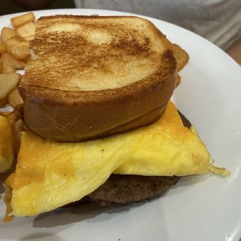 Crackings - Destin - Breakfast sandwich - Breakfast & Brunch Near Me - Destin, Florida