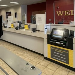 Wells Fargo Bank - 8 customers and 1 person working.