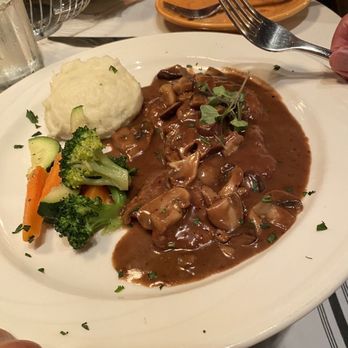 Café Figaro - Vitello al Funghi e Marsala - Italian Near Me - Burlingame, California