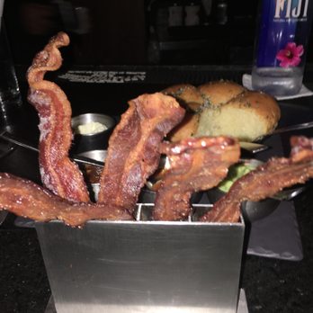 Harry's - This is the bacon that arrives when your drinks arrive. Perfect after a long day of hiking in the sunshine. - Steakhouses Near Me - Cancún, ROO Harry's - This is the bacon that arrives when your drinks arrive. Perfect after a long day of hiking in the sunshine. - Steakhouses Near Me - Cancún, ROO