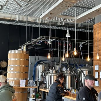Autumn Arch Beer Project - people sitting at a bar - Breweries Near Me - Newark, Delaware