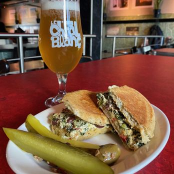 Le Cheval Blanc - Grilled cheese et bière! - Brasseries Near Me - Montreal, Quebec Le Cheval Blanc - Grilled cheese et bière! - Brasseries Near Me - Montreal, Quebec