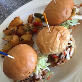 220 Grille - 808 BBQ Pulled Pork Sliders - Asian Fusion Near Me - Honolulu, Hawaii