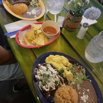 LA VECINDAD - Chilaquiles pancho villa y en mole - Tacos Near Me - Las Vegas, Nevada LA VECINDAD - Chilaquiles pancho villa y en mole - Tacos Near Me - Las Vegas, Nevada