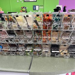 Zesty yogurt - Candy toppings