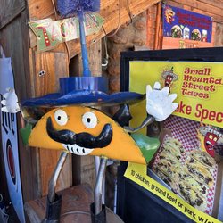 Small Moutain Street Tacos - Taco man