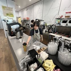 Brecotea - The elite employee who helped me order!