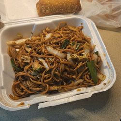 Eddie's 2 Go - Chicken lo mein.