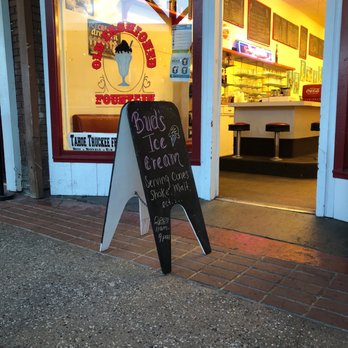 Buds Ice Cream - Front door sign Open 11am-9pm - Ice Cream & Frozen Yogurt Near Me - Truckee, California