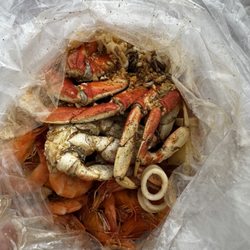 Wild Crab House - Garlic butter sauce (spicy) is the way to go!!