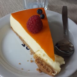 Wayne's Coffee Jakobsberg - The mango cheesecake was good.