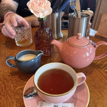 The Admiralty - English breakfast tea - Pubs Near Me - London, XGL