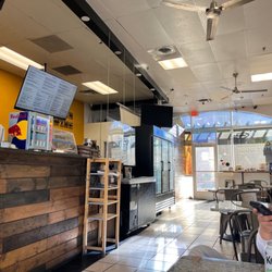 Simon's Hot Dogs - Inside
