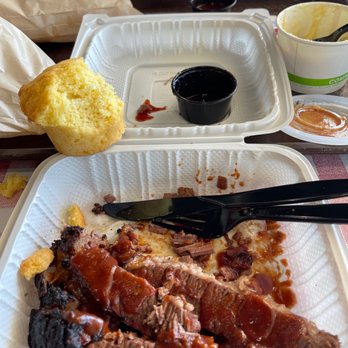 Armadillo Willy's BBQ - Awesome  BBQ Brisket and corn bread - American Near Me - Sunnyvale, California