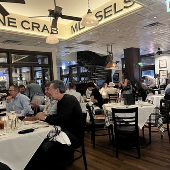 Hugo's Frog Bar and Chop House - Steakhouses Near Me - Des Plaines, Illinois